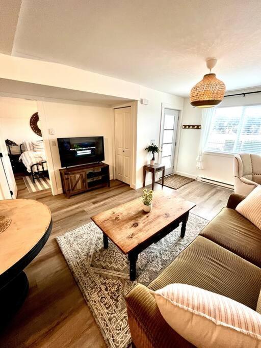 Cozy Lakeview Suite Victoria Eksteriør bilde